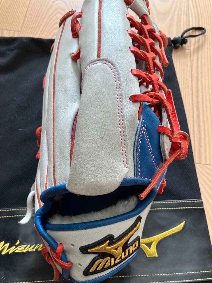 Mizuno Pro 軟式グローブ ホワイト/ブルー/レッド　外野