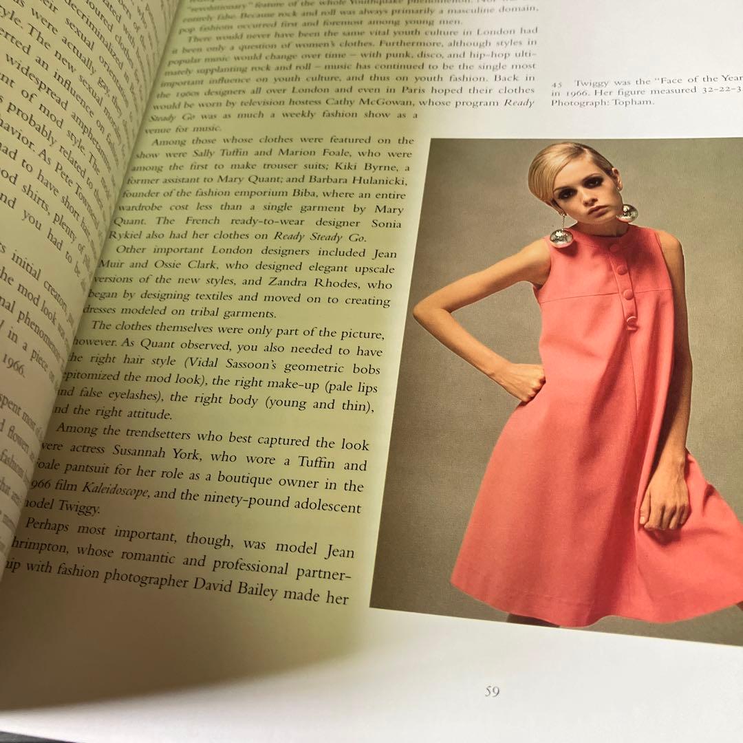 洋書　ファッションの50年　著: ヴァレリー・スティール