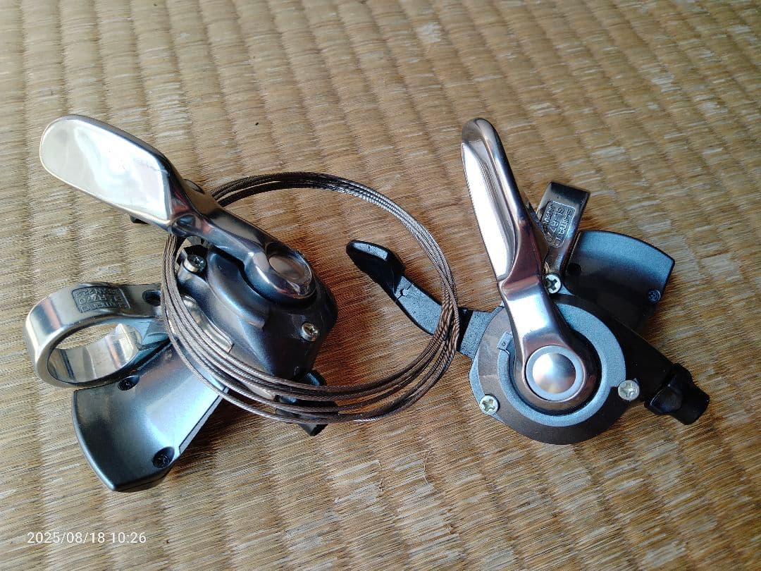 Shimano SL-R770 シマノのフラットバーロード用ブシフターのセット