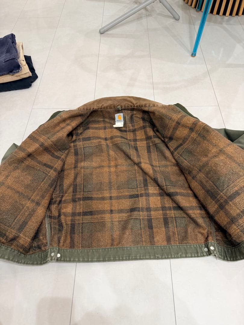 Carhartt デトロイトジャケット　モスグリーン　j76mos