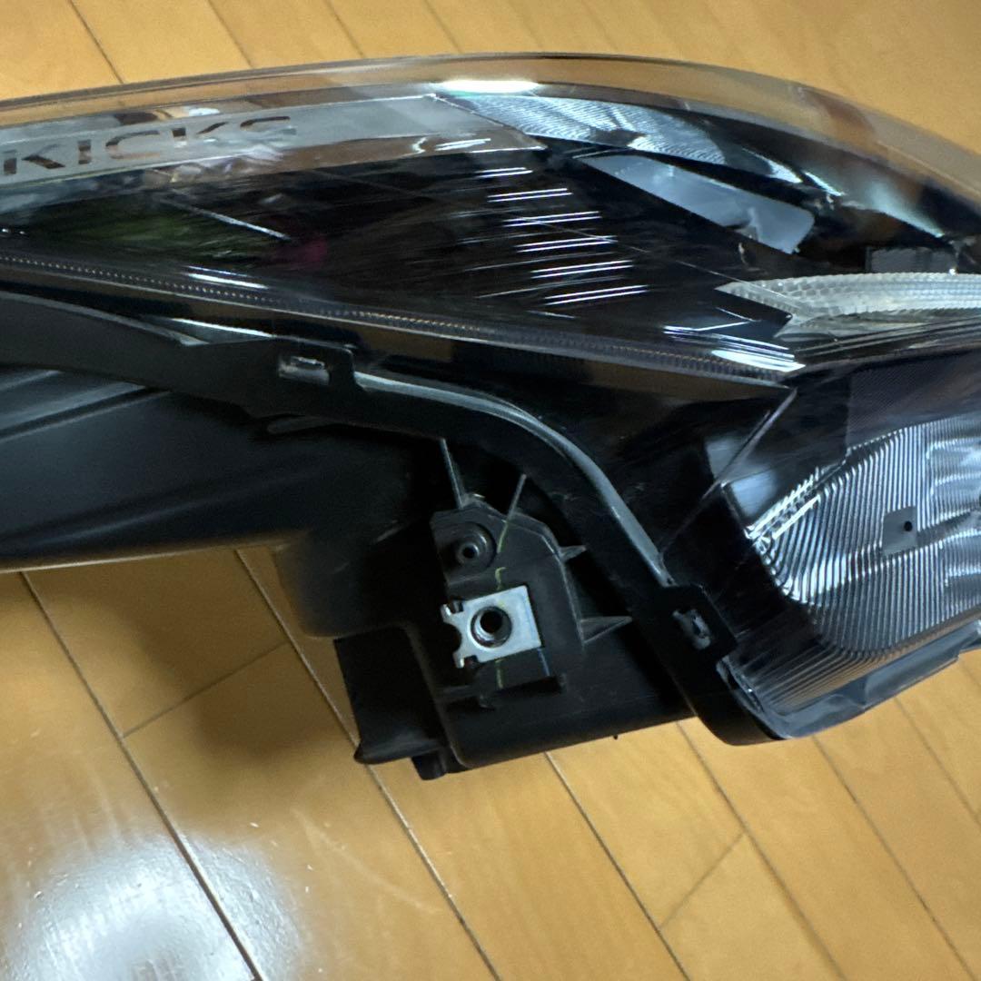日産Ｐ15キックス　ヘッドライト右　美品　ハウジング
