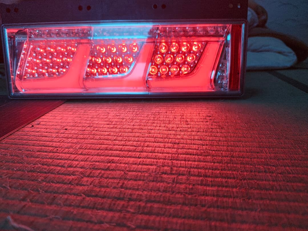 KOITO 3連 LED テールランプ クリア　シーケンシャル　右のみ　ワケアリ