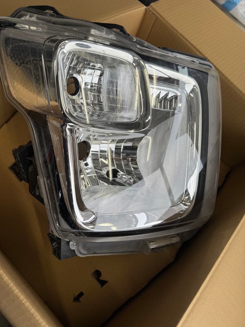 スズキワゴンR右ヘッドライトユニット中古大きいキズ等無しステー折れ無しMH55S