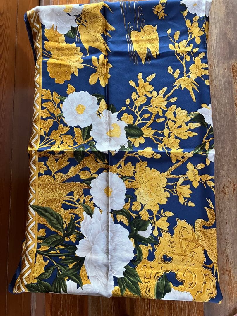 最終価格！【新品・未使用】グッチ　GUCCI イタリア製シルクスカーフ
