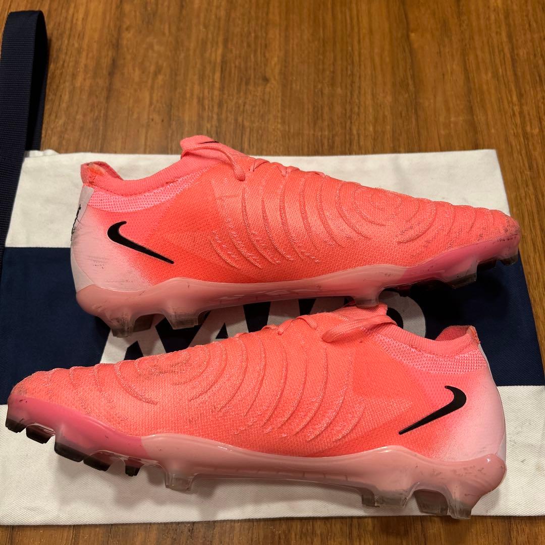Nike サッカーシューズ ピンク FG