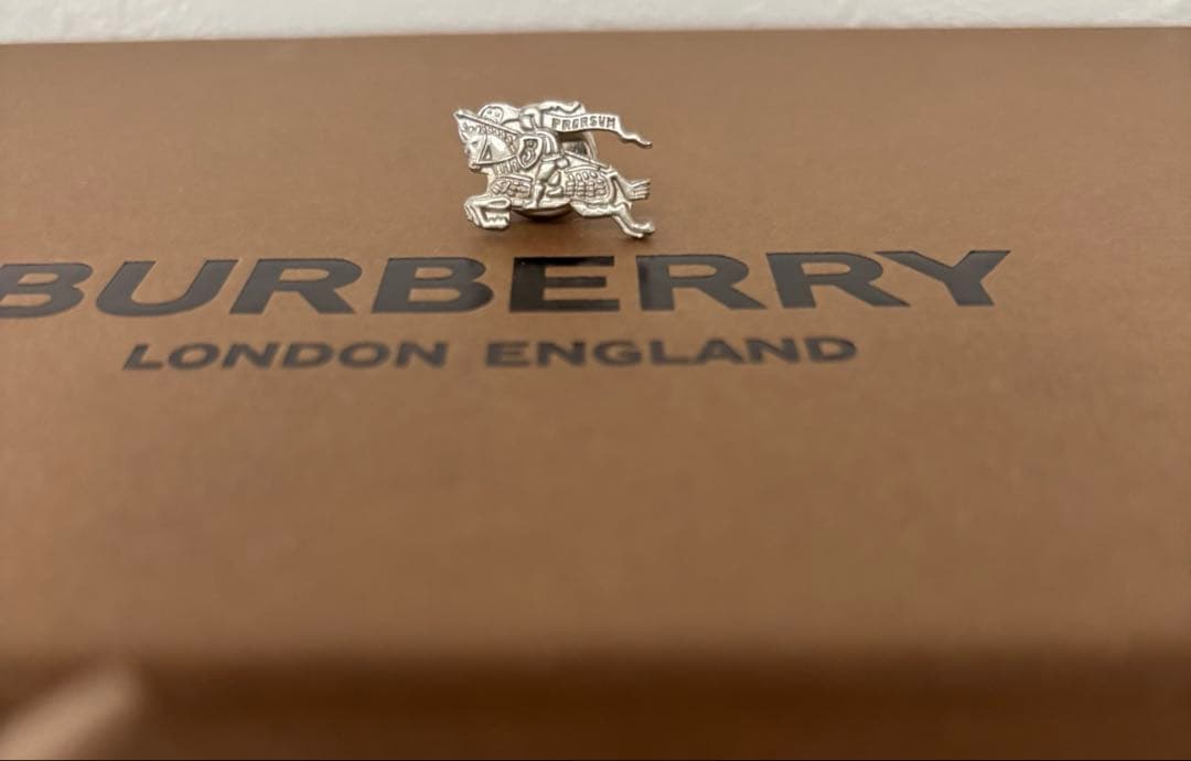 バーバリー BURBERRY ピンバッジ ホースロゴ シルバー