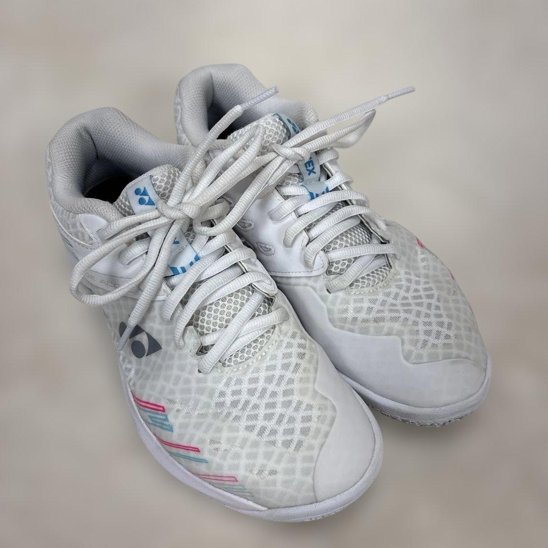 YONEX バドミントンシューズ　カスケードアクセルミッド　25.5センチ