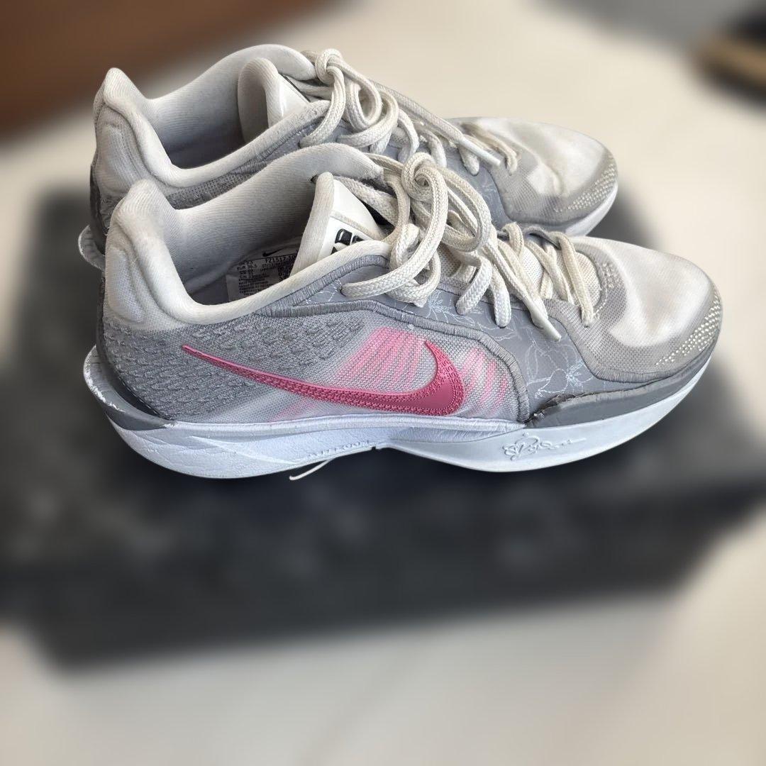 体育館シューズ　NIKE サブリナ