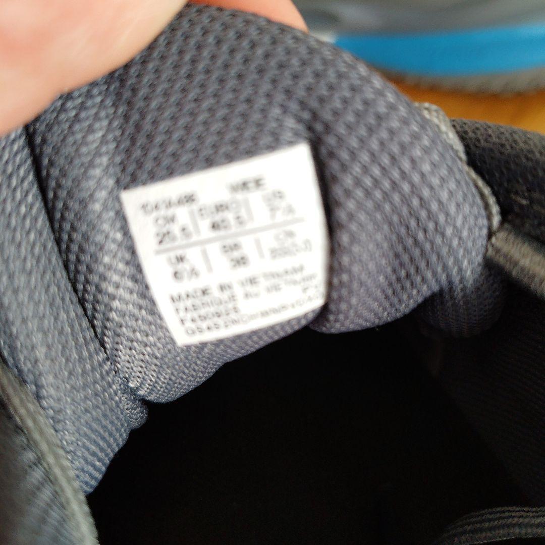 新品未使用ASICS テニスシューズ 255センチ　グレー