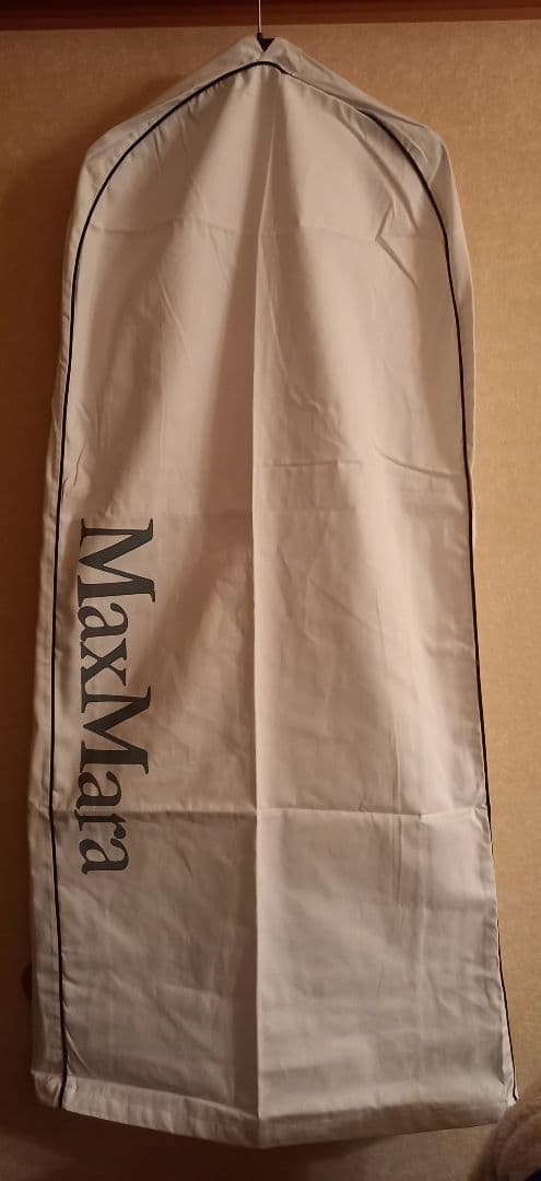 雛祭りsale☆新品未使用　Max Mara　ケープ　ポンチョ　Mブローチ