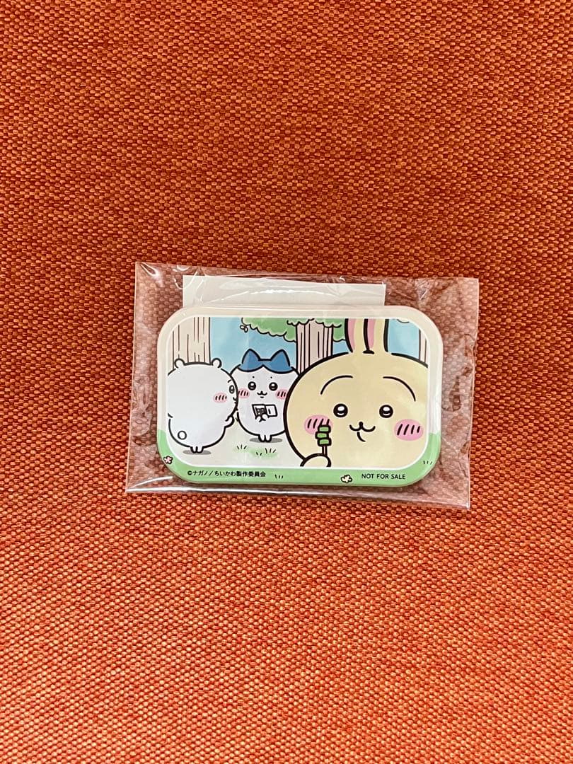 ちいかわ　DVD 豪華版　新品未開封　なんとかバニア　缶バッジ