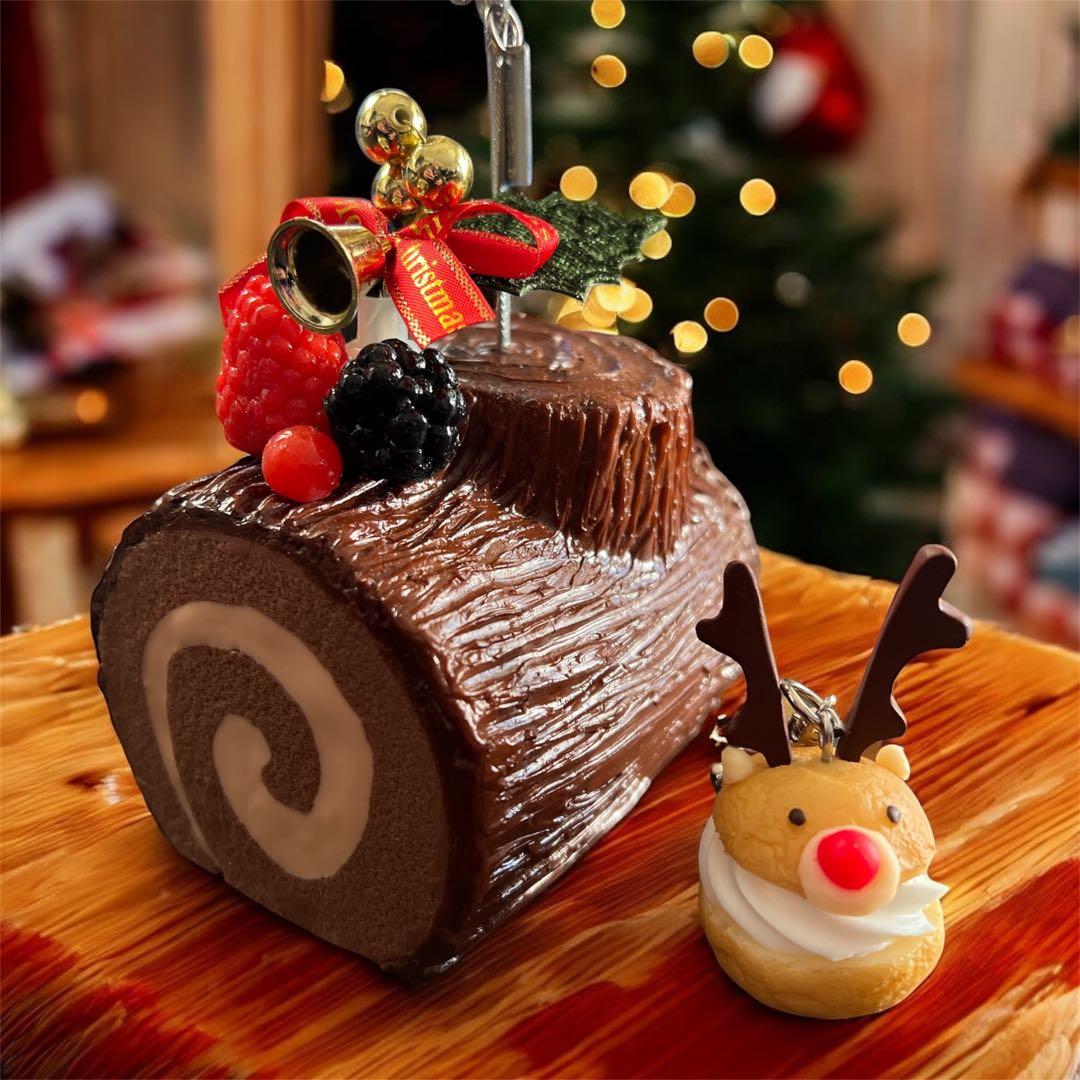 食品サンプルXmasチョコロールケーキ＆シカさんシュークリームキーホルダー♡新品