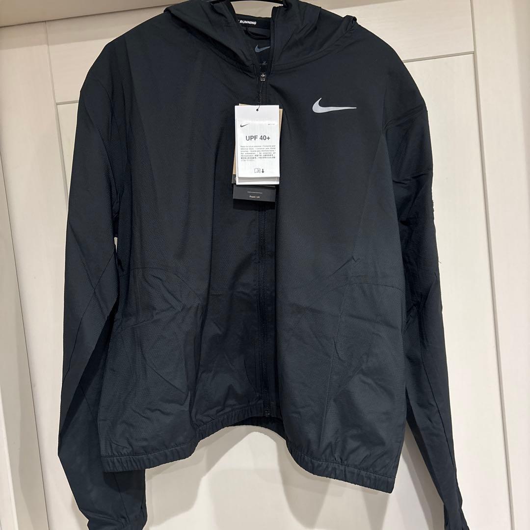 Nike ブラック ウィンドブレーカー ランニングジャケット　新品　L