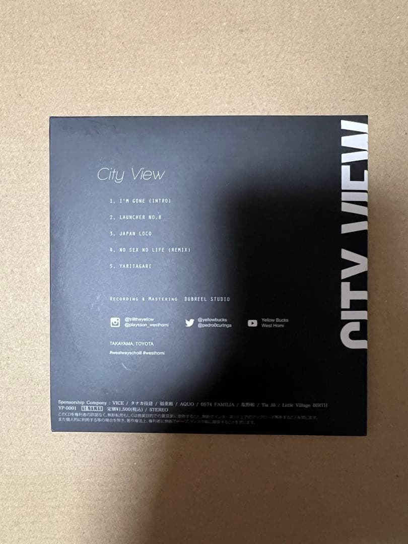 ¥ellow Bucks & Playsson （サイン入り）
