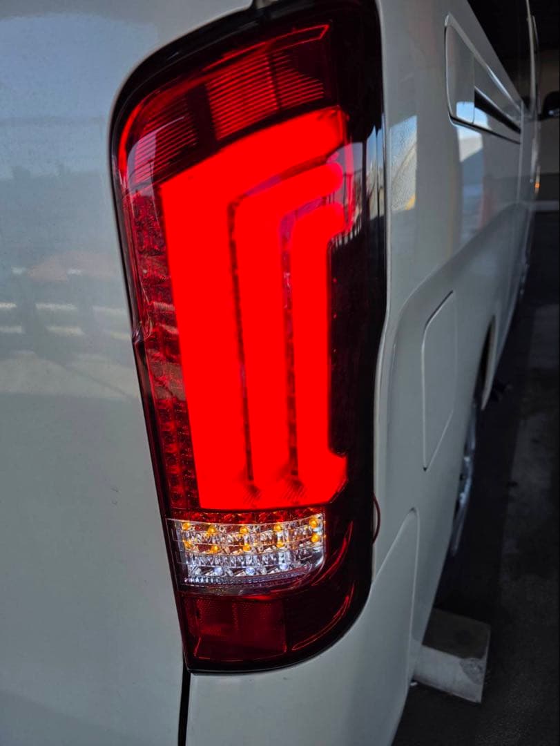NV350 キャラバンファイバーフルLEDテールV2