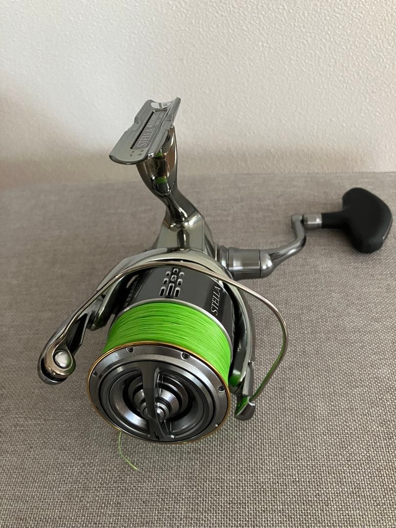 雪華　SHIMANO STELLA 4000MHG リール