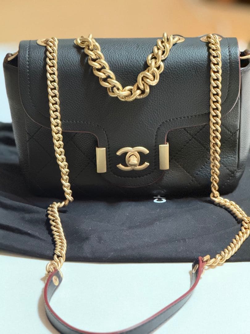 CHANEL ブラックレザー ショルダーバッグ