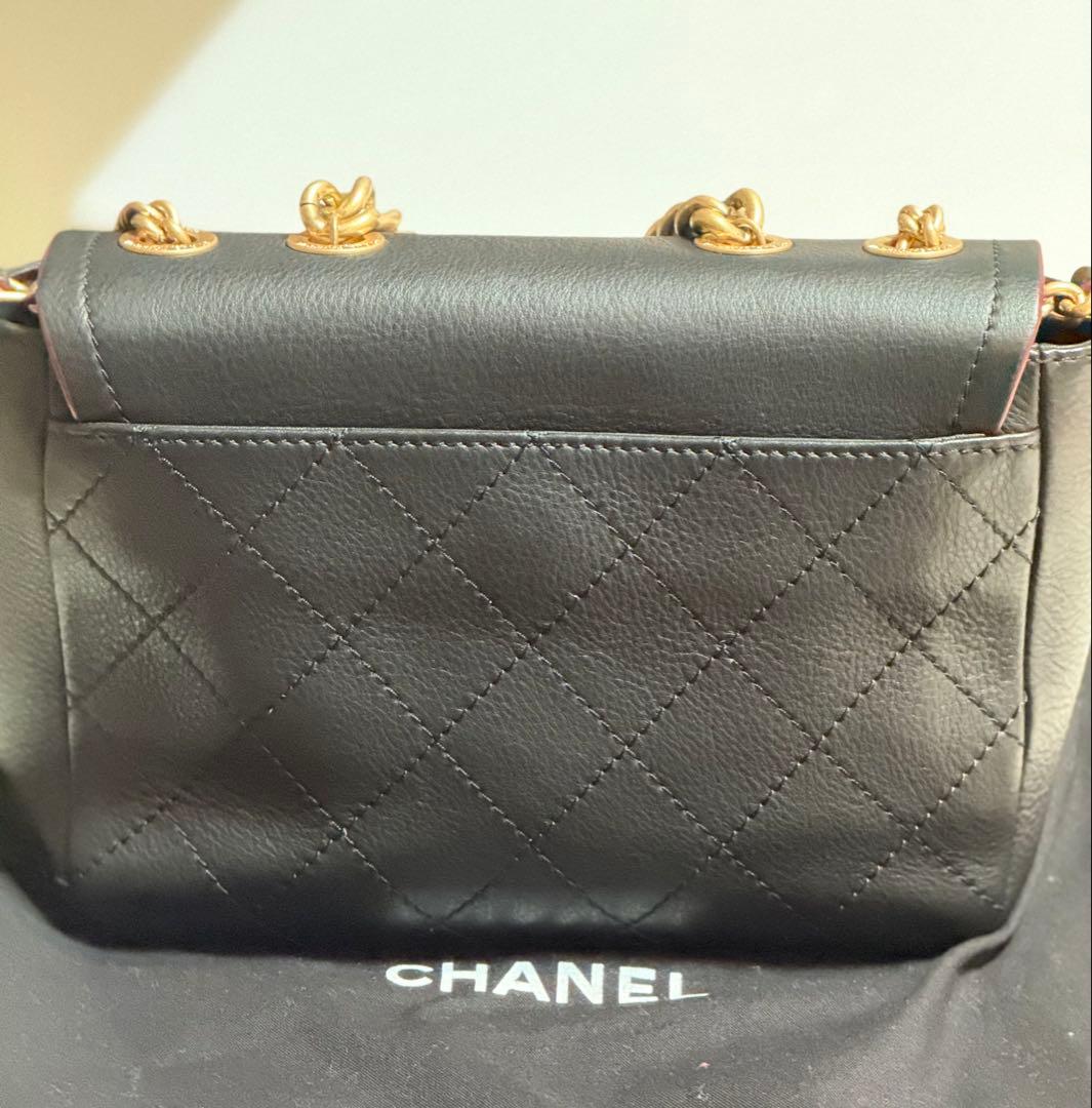 CHANEL ブラックレザー ショルダーバッグ
