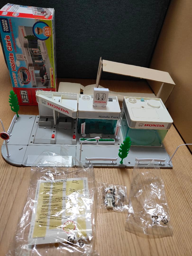 廃盤　付属品未使用　トミカタウン　ホンダカーズ　カーディーラー　プラキッズ付