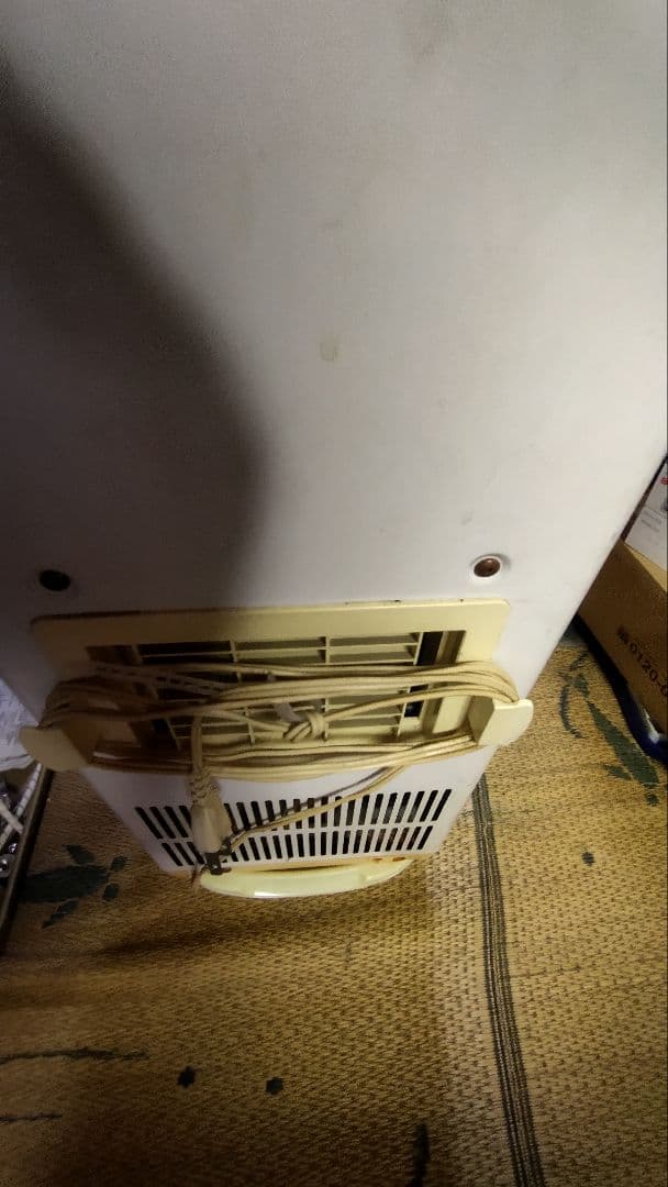 ジャンク品Cool Sabo 窓用エアコン クリーム始動はオッケー