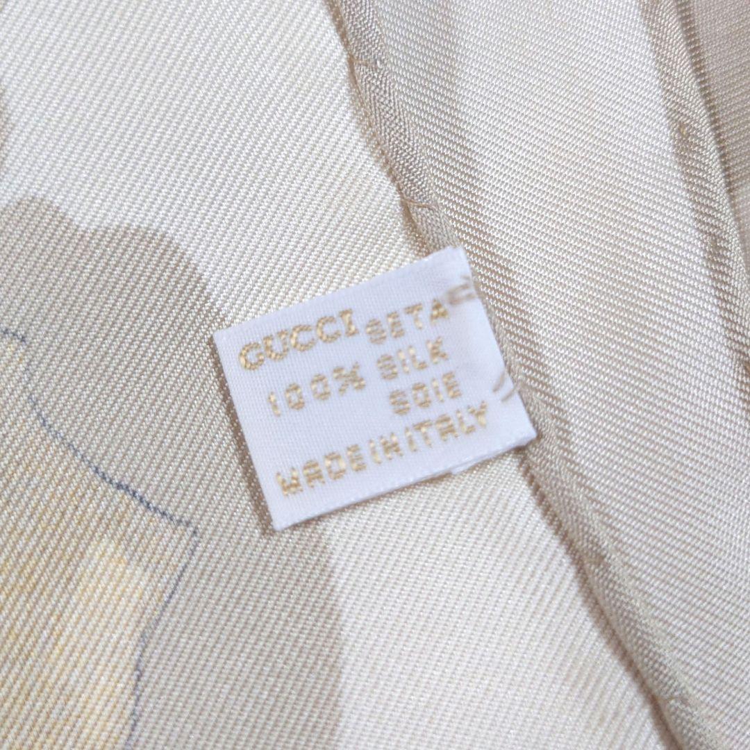 GUCCI　スカーフ　フローラル柄　シルク100%