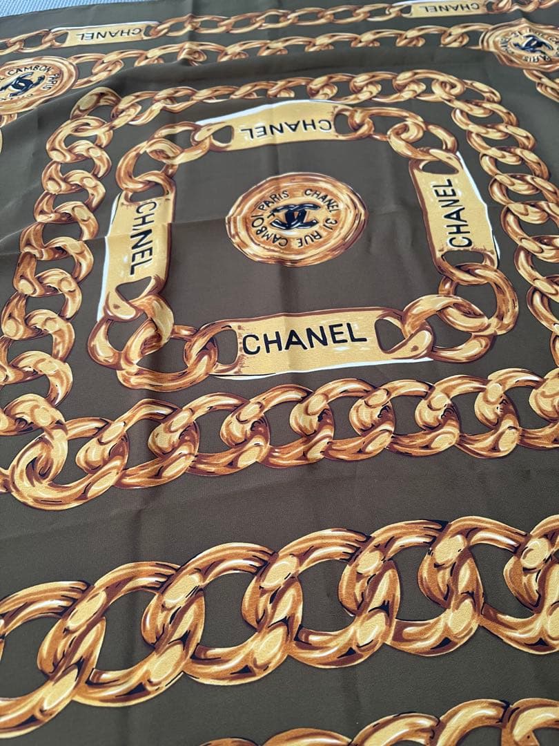 CHANEL 100%シルク スカーフ チェーンデザイン