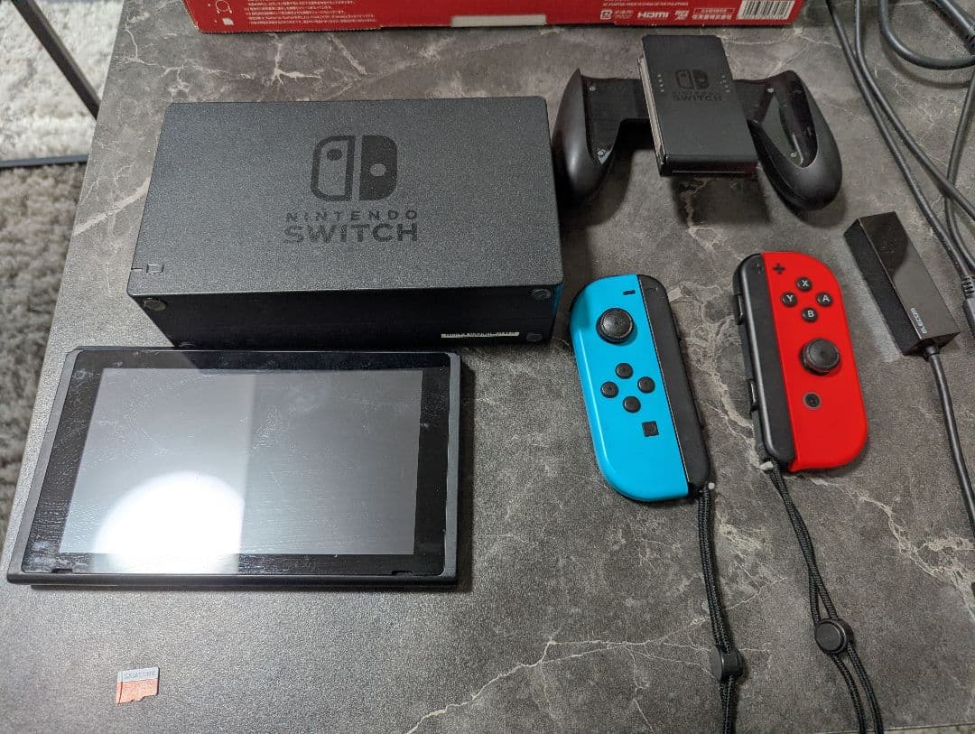 【64GBメモリカード付き】Nintendo Switch 本体