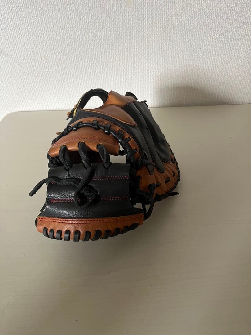 野球グローブ 黒と茶色 レザー