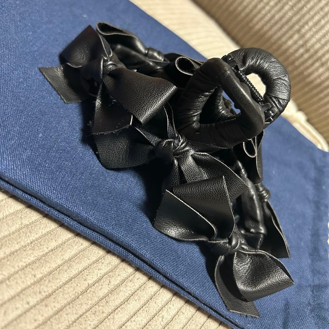 ヘアアクセサリー tresse Leather Ruban Clip in Black