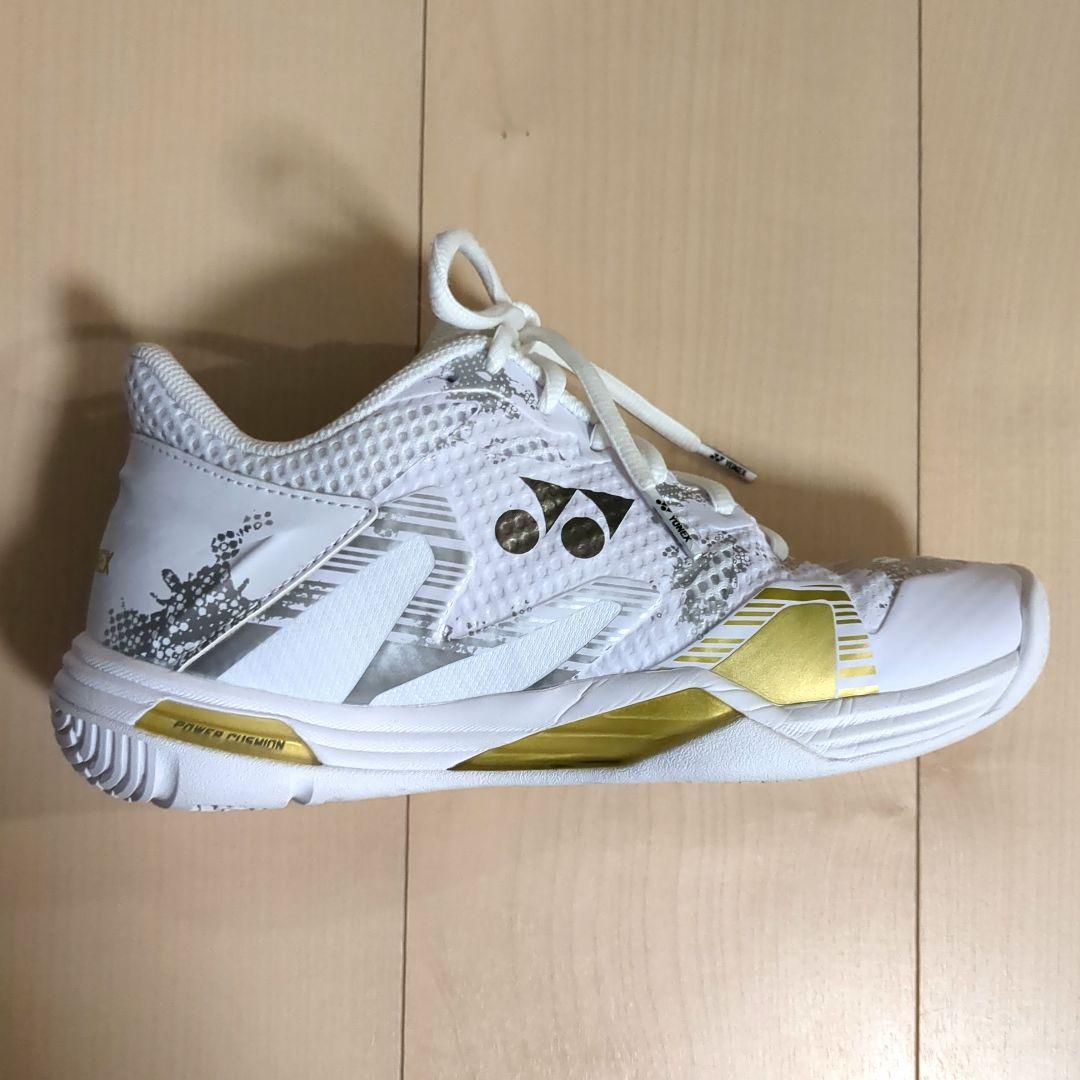YONEX　バドミントンシューズ　23cm　美品　 (中敷き新品未使用品)