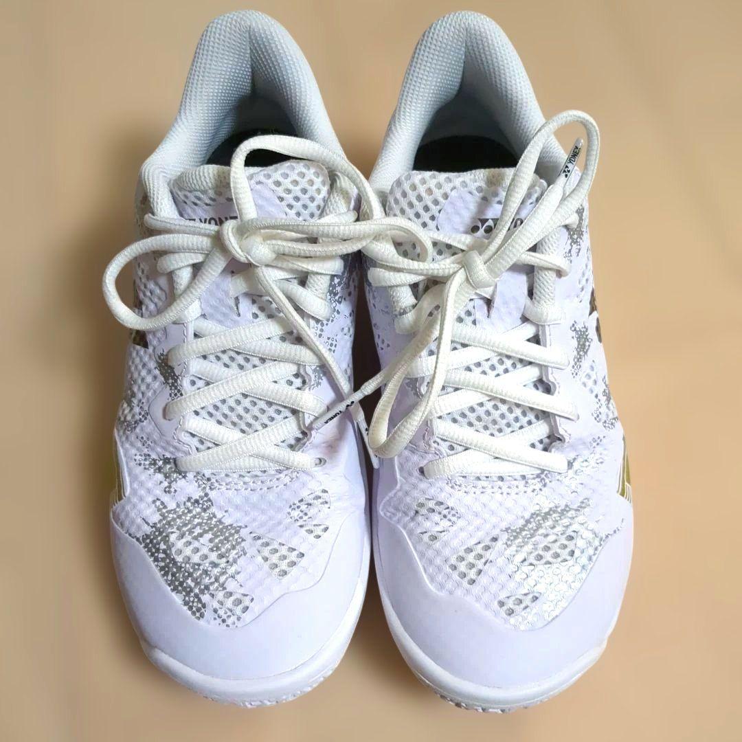 YONEX　バドミントンシューズ　23cm　美品　 (中敷き新品未使用品)