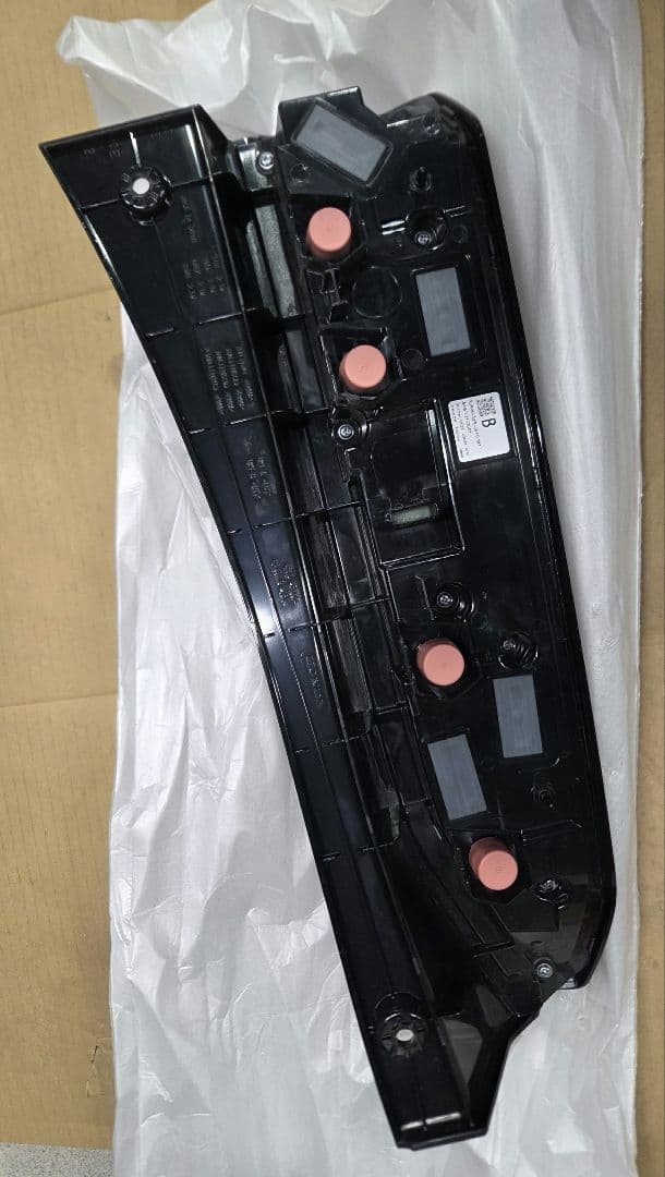 N-BOX　JF5　テールランプ　右側