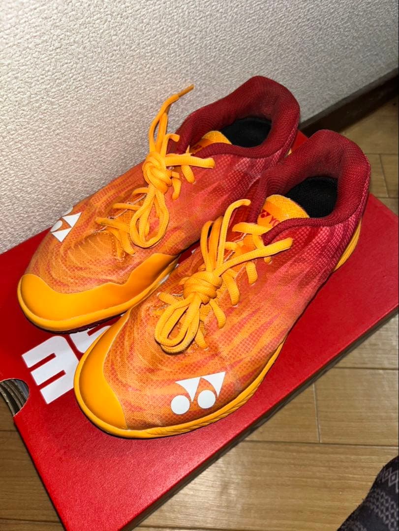 ヨネックスバドミントンシューズ　バック付き