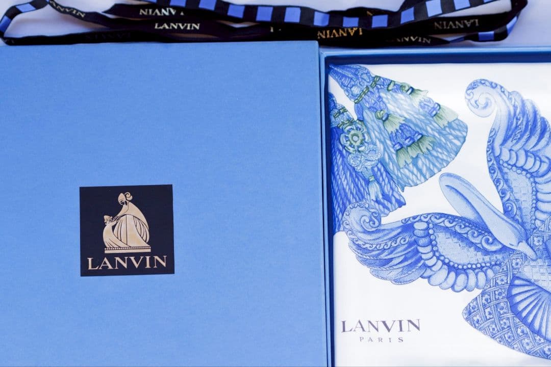 新品 箱付きLANVIN シルク スカーフ 青い鳥デザイン