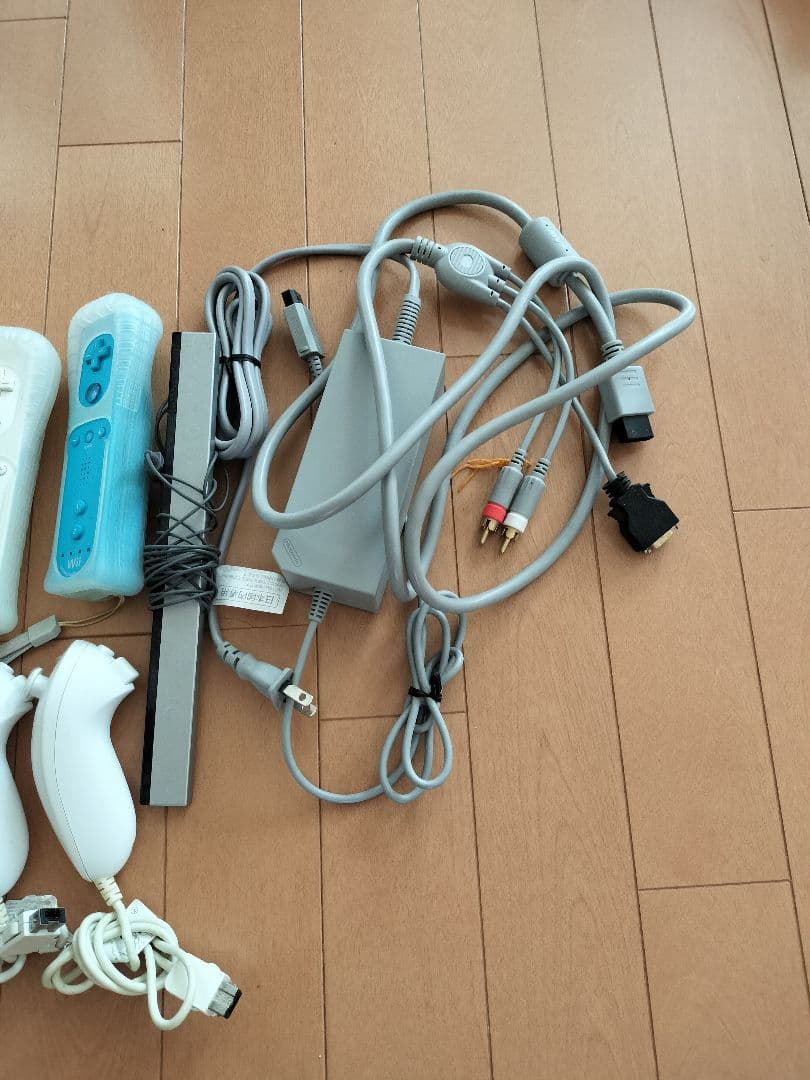 Wii 本体／ソフト9本のセットです。