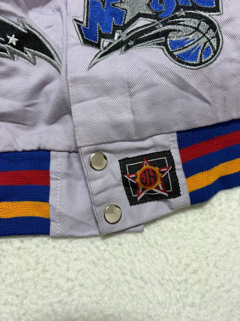 ナ*ニ様 NBA チーム刺繍アウタージャケット 薄紫色