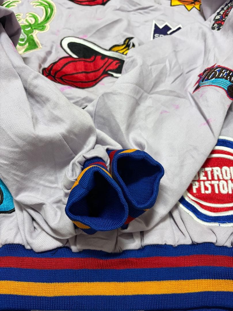 ナ*ニ様 NBA チーム刺繍アウタージャケット 薄紫色