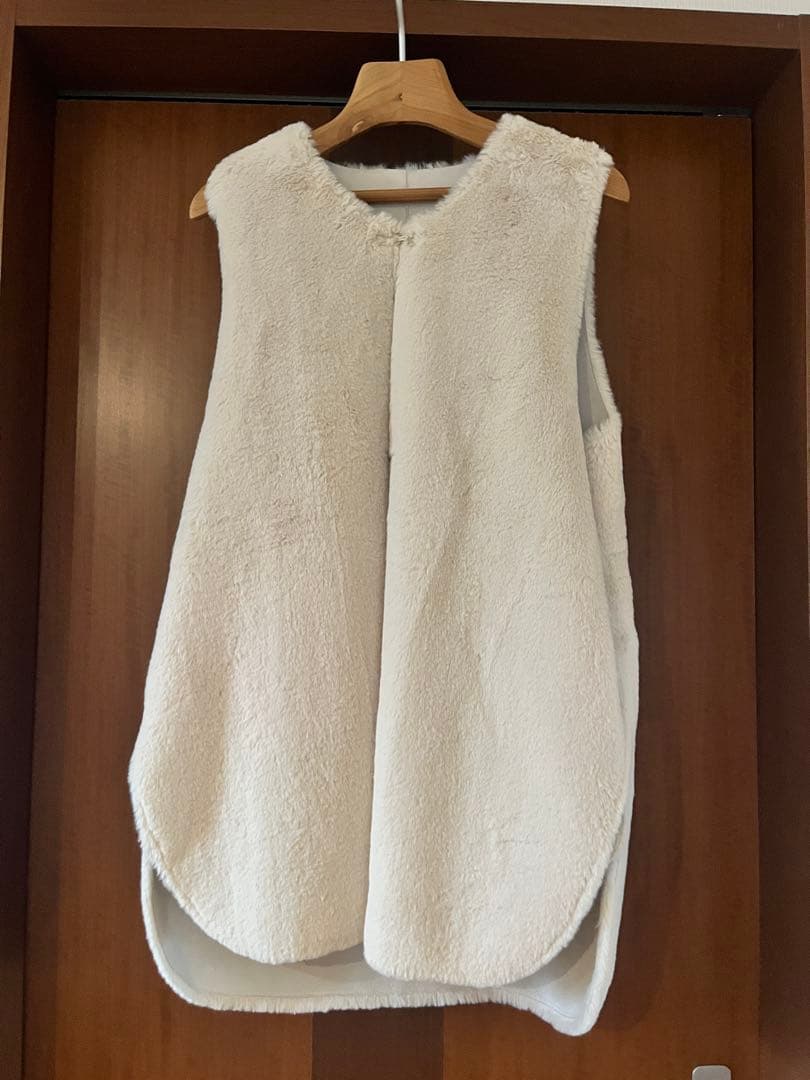 【美品】QTUME(クチューム) フェイクムートン ジレ