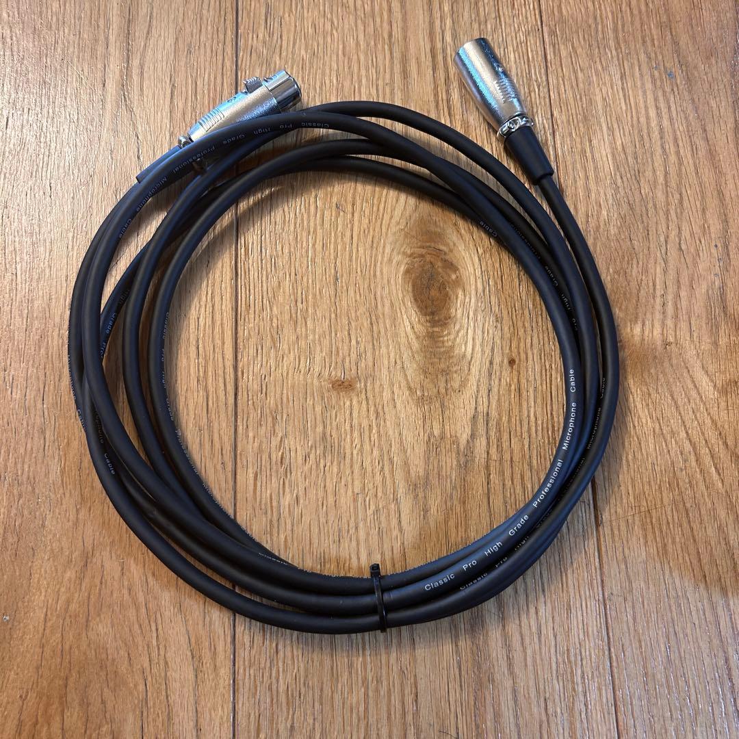 美品　SHURE ダイナミックマイク SM58 と マイクケーブル