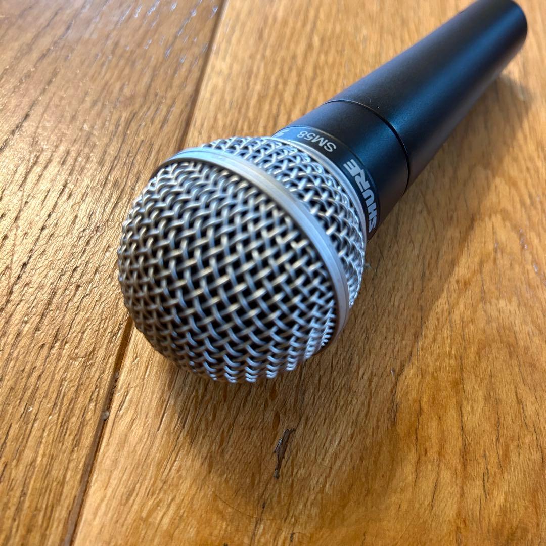 美品　SHURE ダイナミックマイク SM58 と マイクケーブル