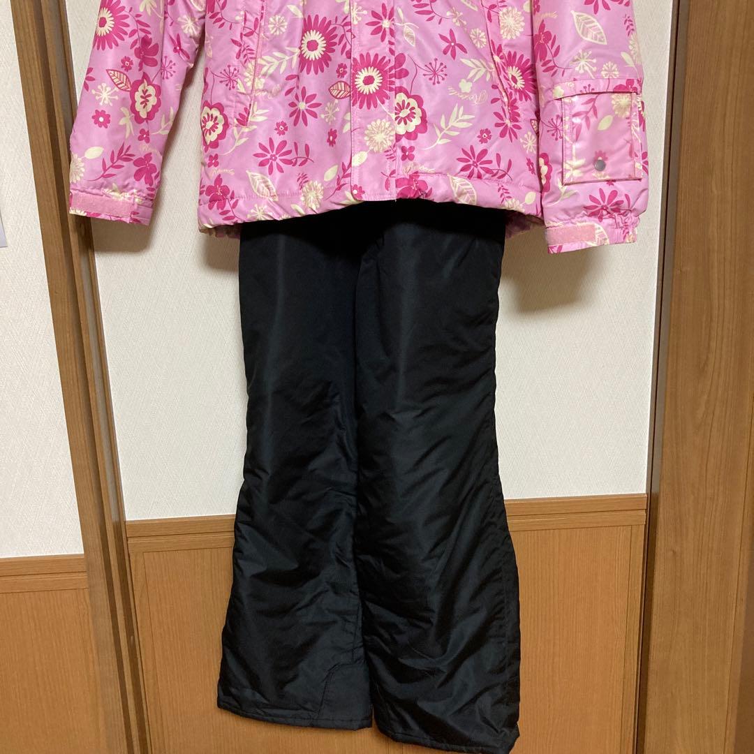 子ども用スキーウェア 花柄 ピンク 黒パンツ