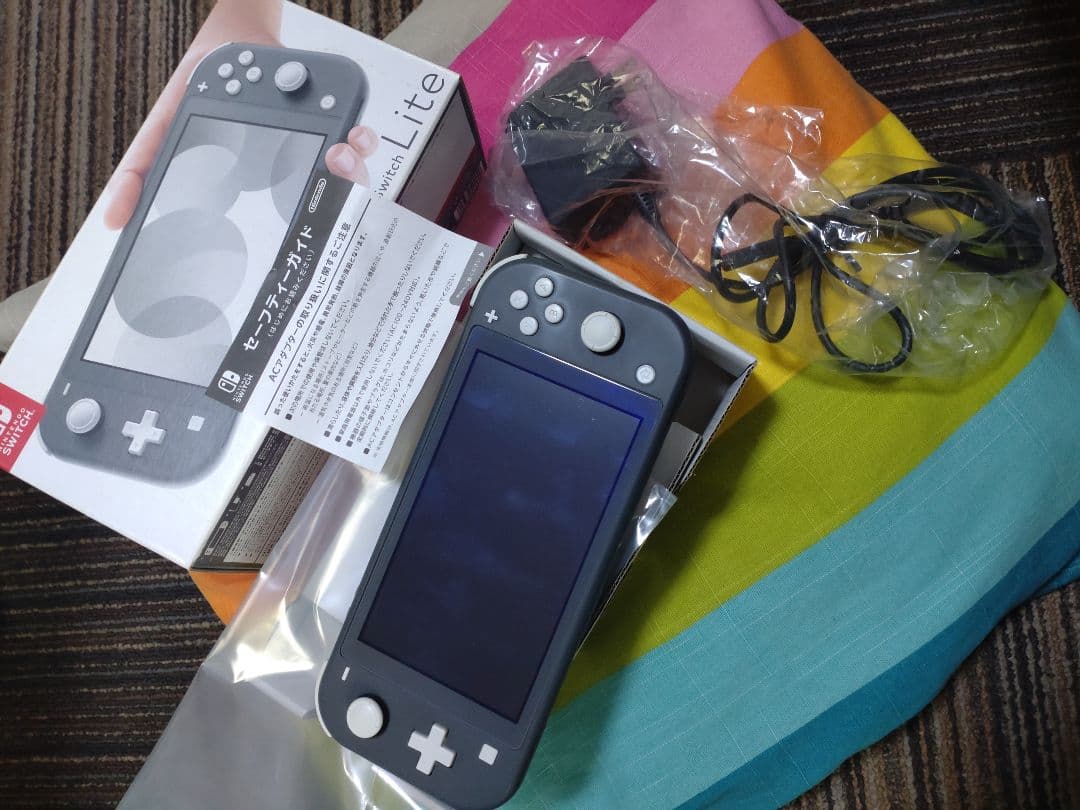 Nintendo　SwitchLite（グレー）