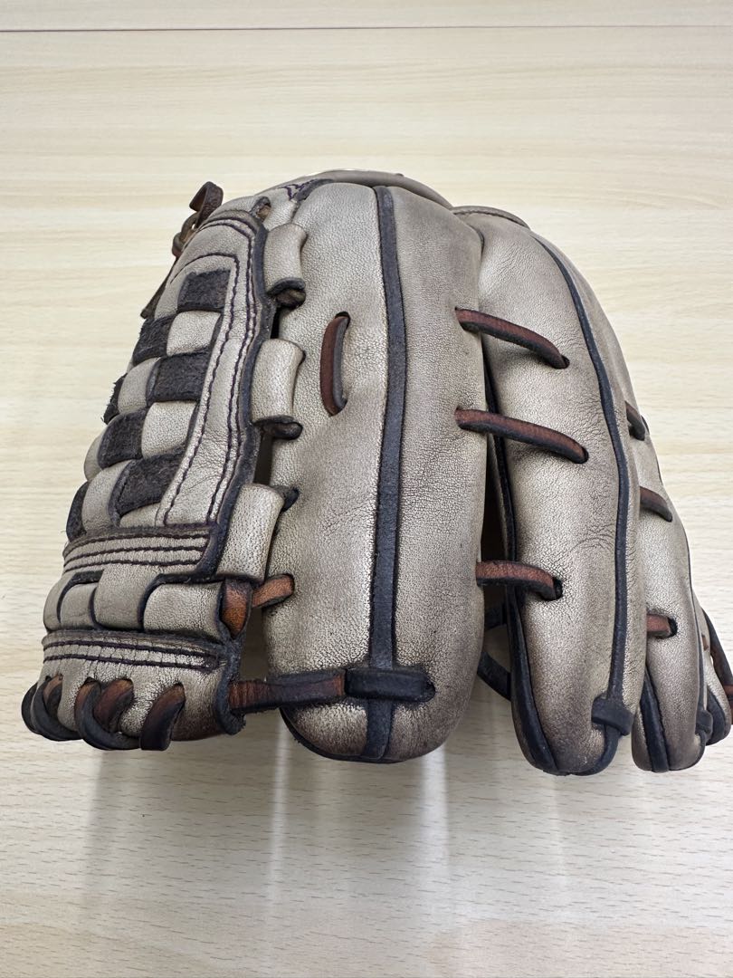 ZETTプロステイタス・硬式内野手用グローブ。 源田モデル