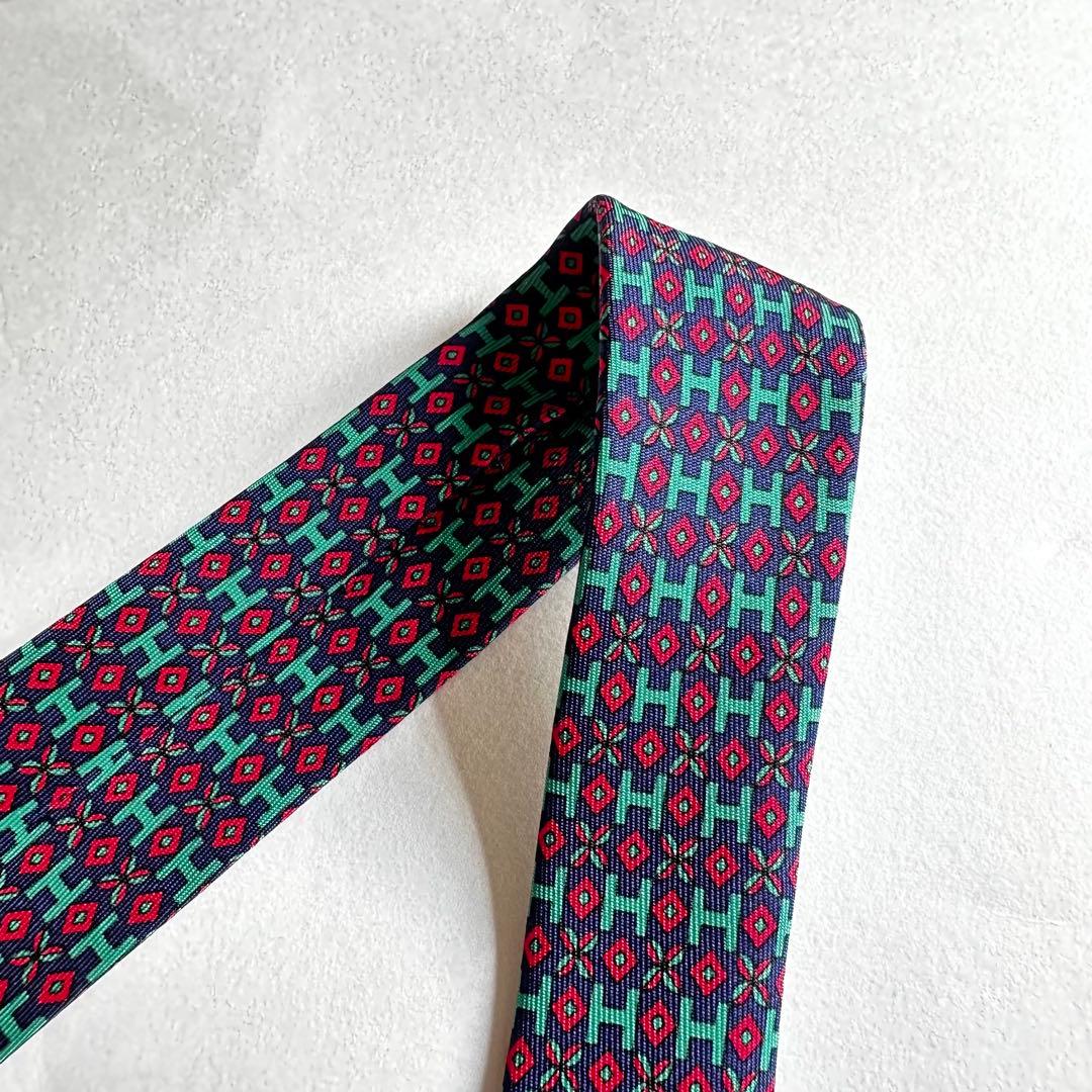美品　HERMESエルメス　ネイビー　緑　赤　ブランドロゴHロゴ ネクタイ