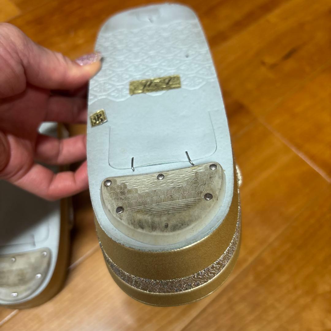 ゴールドの和装用バッグと下駄セット
