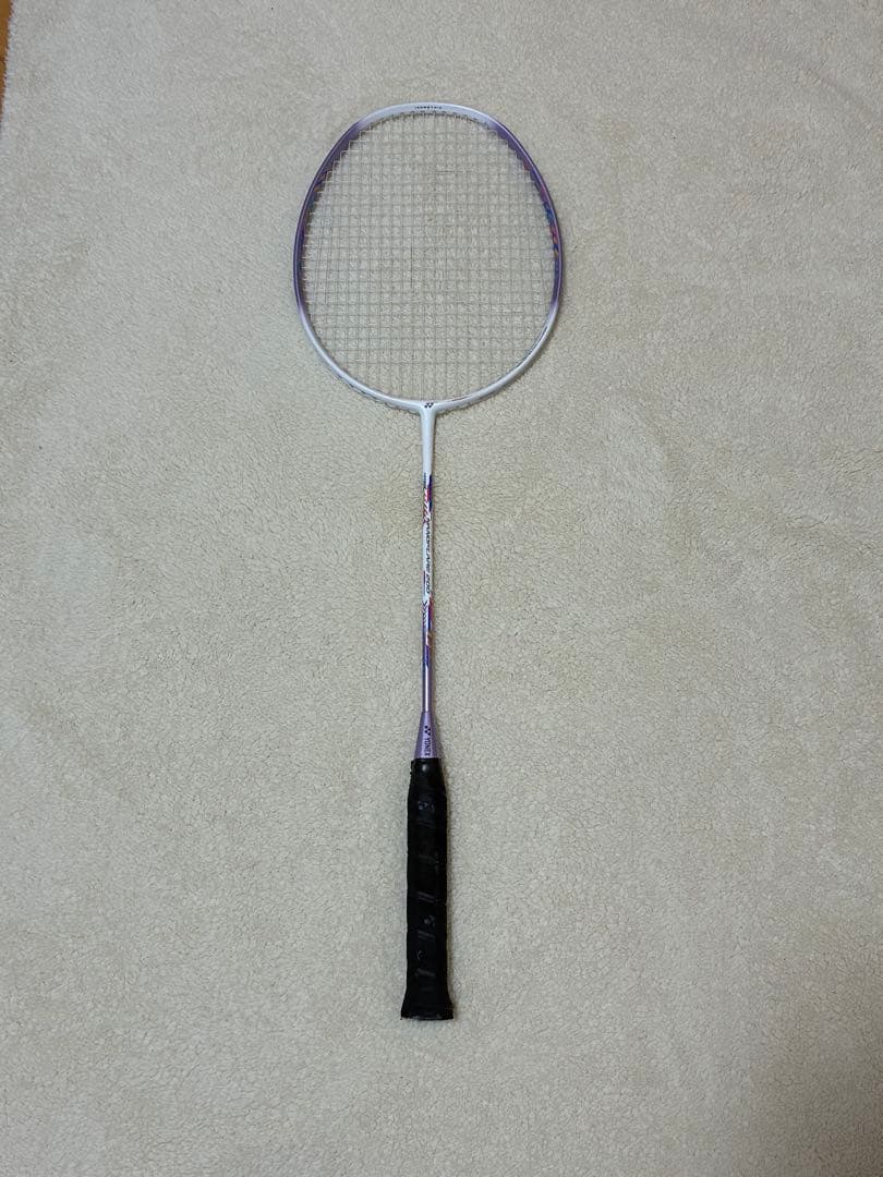 YONEX NANOFLARE200 バドミントンラケット（ケース付き）