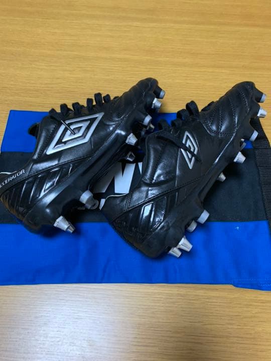 UMBRO ACCERATOR FG(天然芝用)