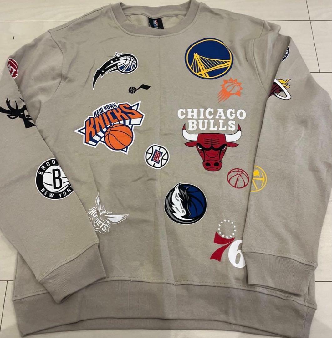 NBAチームロゴ入りスウェットシャツ ベージュ