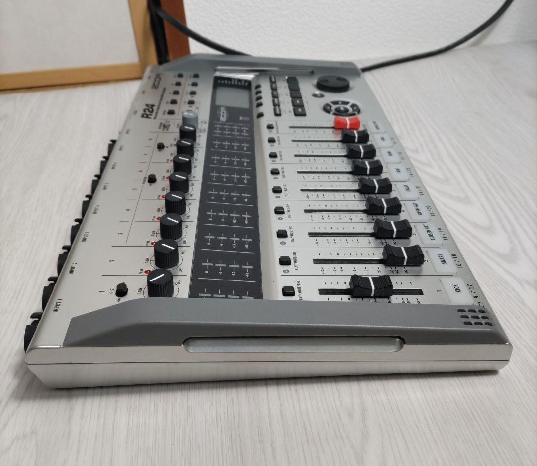 ZOOM R24 マルチトラックレコーダー