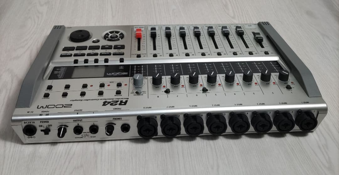 ZOOM R24 マルチトラックレコーダー
